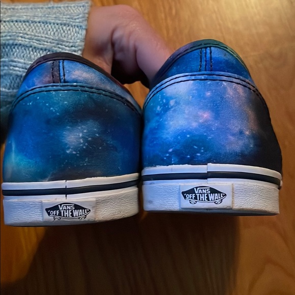 VANS - Picture 3 of 5